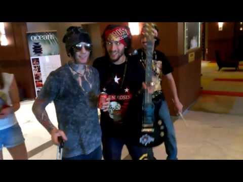 DJ Ashba from Guns N' Roses - First Tattoo (İstanbul) DJ'in ilk dövmesine bakalım