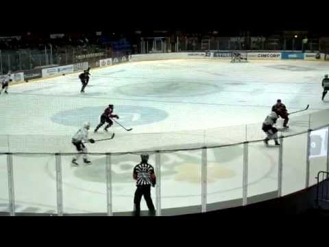 Ässät-Sport 20.1.2015. Esa Lindell antaa pommin Kangasniemelle. Matt Generous mussuttaa :D