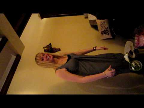 Aurélie imite la....