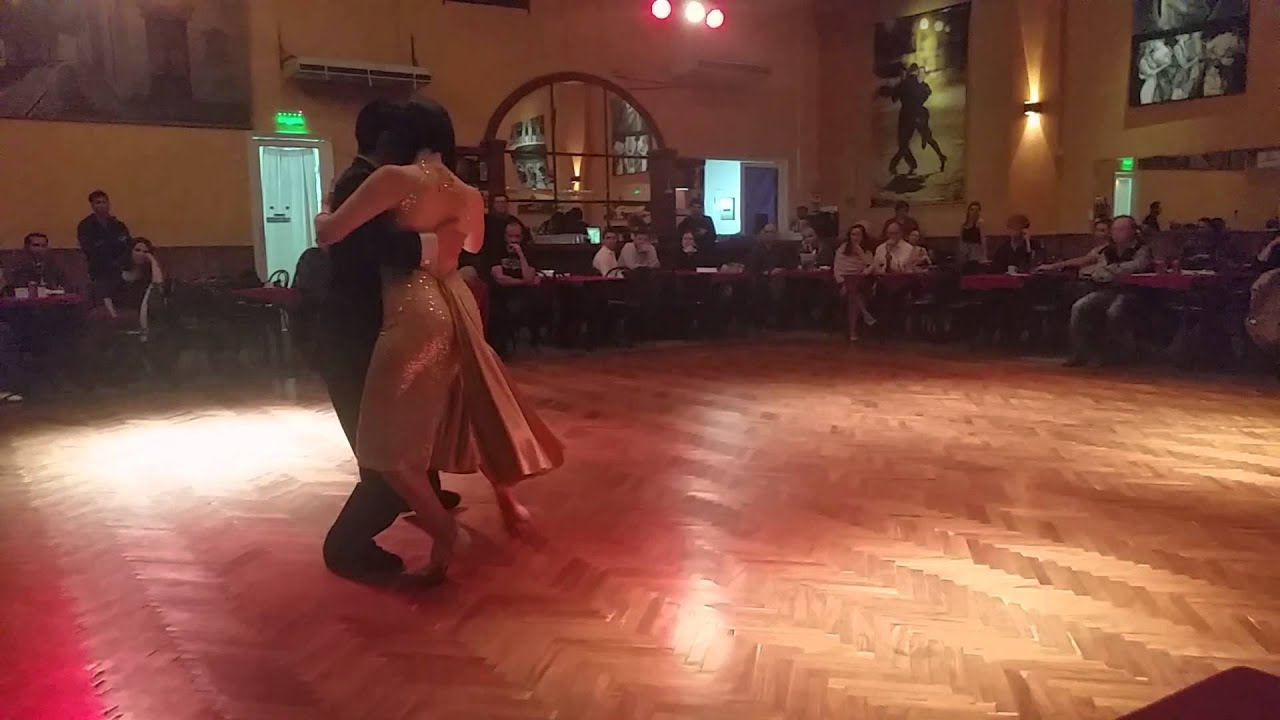 Viejo Smoking - Julieta Questa y Rauli Choque en Soho Tango