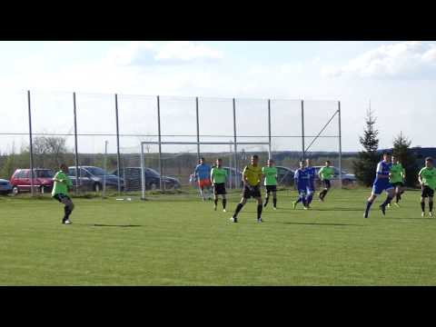 Orzeł Unin - Sęp: rzut wolny w wykonaniu Kuby Kapczyńskiego i kontratak Orła