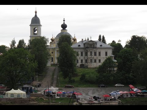 Myshkin(Mouse) is an unassuming town on the banks of the Volga River far from the cultural centers