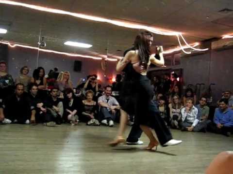 Evan Griffiths & Meredith Klein - Flores Negras (De Caro)