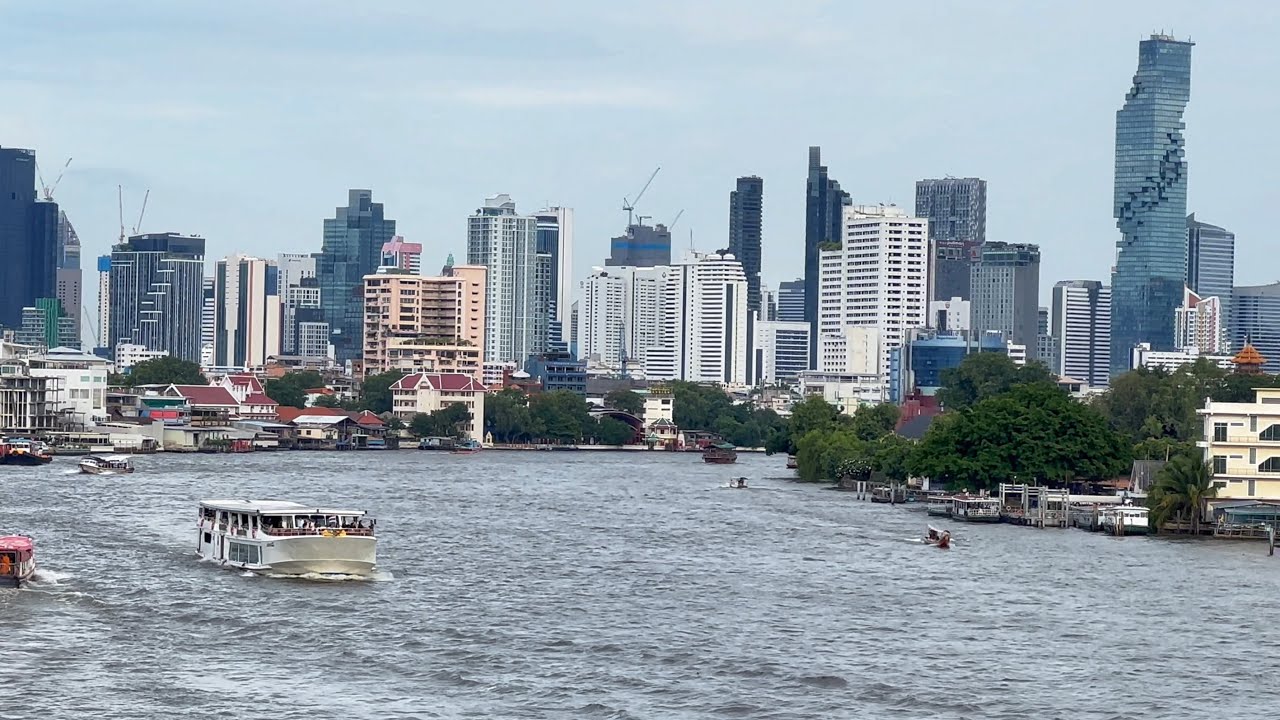 Embark on an exhilarating walking tour through the Chao Phraya Sky Park.