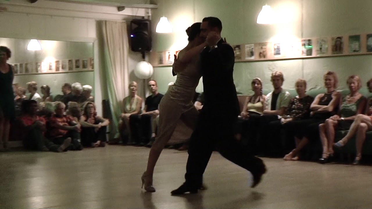 Video thumbnail for Stéphanie Fesneau & Fausto Carpino in Milonga La Roca (1) "Desencanto" A.Troilo con A.Marino