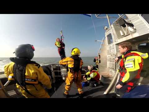 NHV SAR helikopter en KNRM training met dinghy