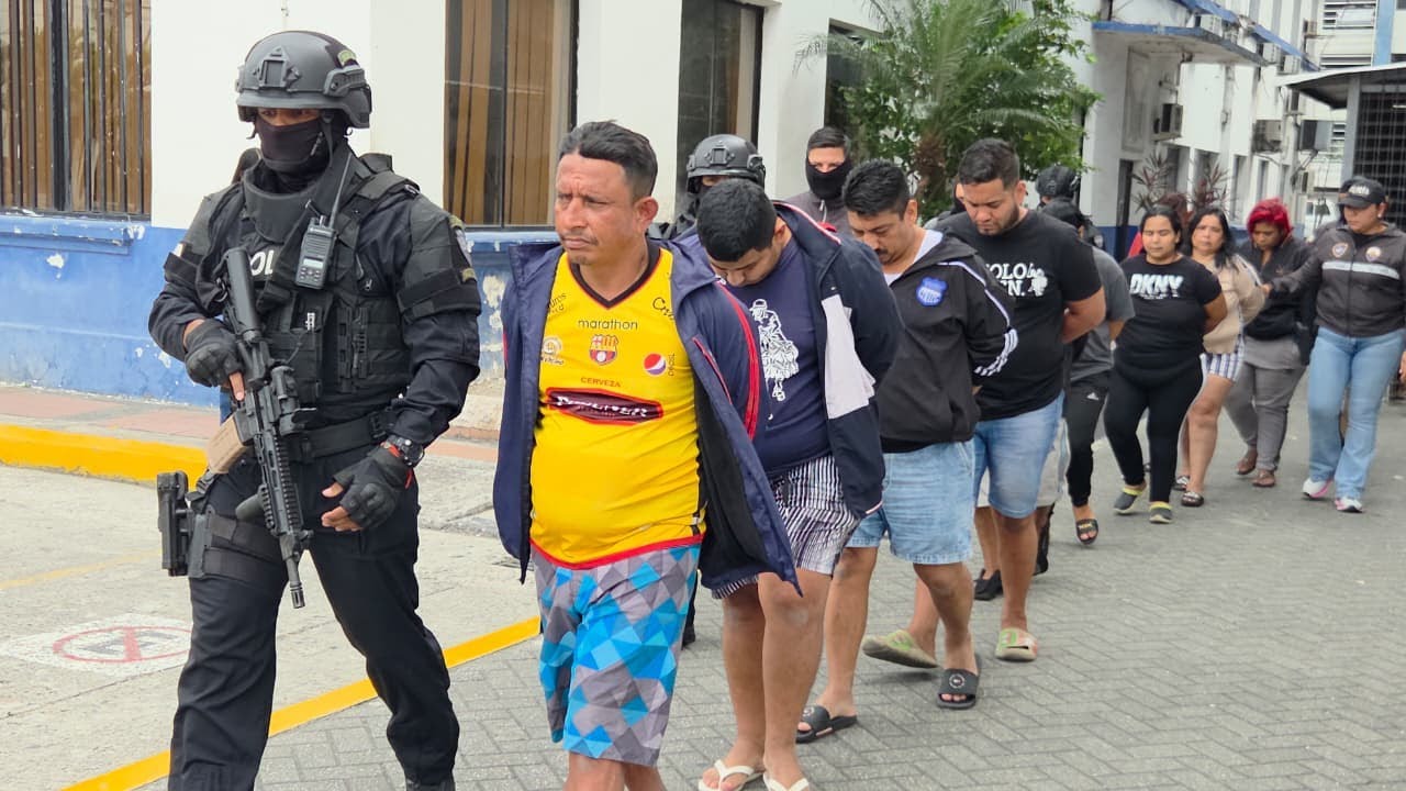 Educación sancionará a escuelas que exijan comprar útiles en locales específicos