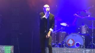 LOUISE ATTAQUE "L'insouciance" au festival des Papillons de nuit