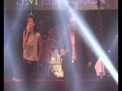 kunalganjjawala with chhavi sodhani perform at indoor stadium surat  managed by AMZ EVENTS