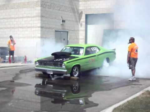 70 Duster 440 Burnout