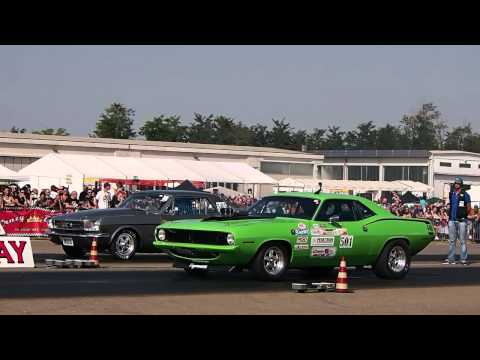 Plymouth Cuda 440 vs Ford Mustang 1966 Coupe - Drag racing Hills Race 2014
