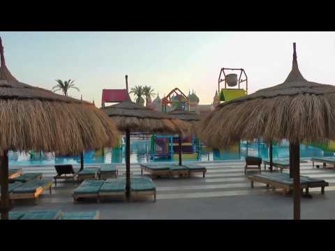 Отель вечером и ночью