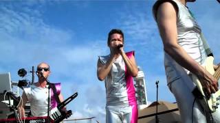 2 Skinnee J&#39;s  Girl With the World in Her Eyes