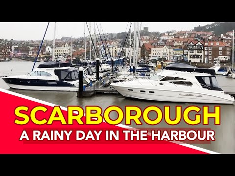 SCARBOROUGH | A walk from Scarborough Harbour to the Lighthouse on a rainy morning!