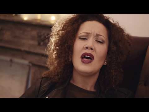 Puerta y camina   Amparo Lagares