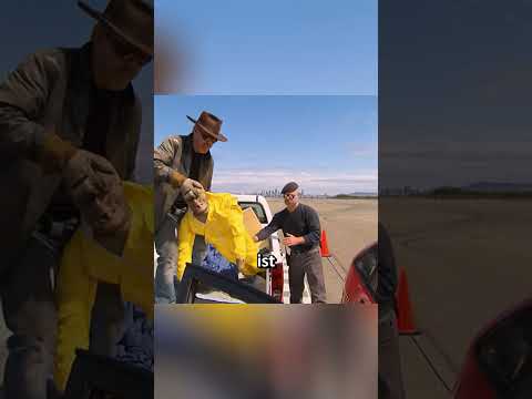 Stimmt es, dass zwei Lastwagen ein Auto wie ein verdammtes platt machen können?