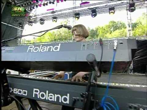 Electrelane - Bells - Live @ Paredes de Coura 2007.08.15 (01/10) [4:3 HQ]