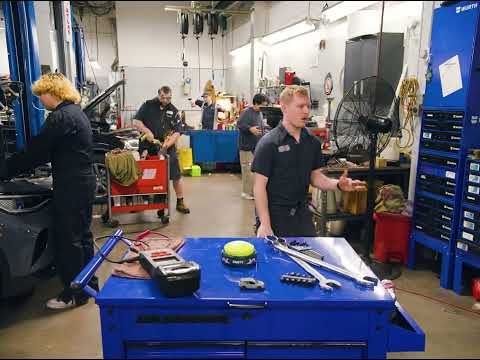 30 Second Dance Party - Klaus and the Volkswagen boys show us the Robot Party