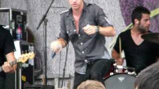 Sparks the Rescue - We Love Like Vampires (live)