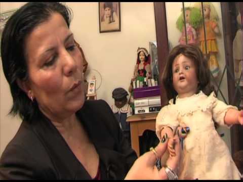 اسمهان   الكرAsmahan Alkarjosli doll maker  First ever lady to own Doll hospital in the Arab world