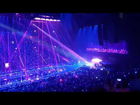 Leoš Mareš v O2 Aréně 2019 / Eliška Rusková / Letadla v břiše