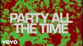 Kadr z teledysku Party All The Time tekst piosenki Hannah Laing & HVRR