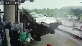 Horrifying incident: On camera speeding ambulance crashes into a toll plaza in Karnataka | Zee News