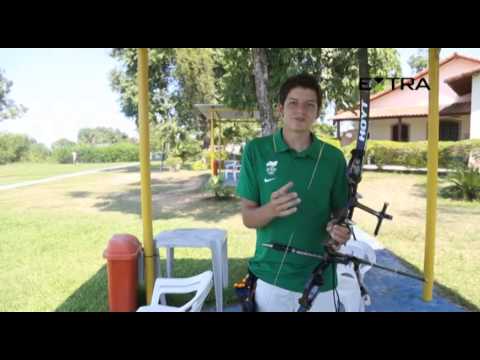 Carioca Marcus Vincius D'Almeida ensina como funciona a prova de tiro com arco