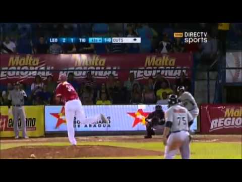 Espectacular jugada de O´Koyea Dickson en el jardín izquierdo| Leones| Tigres| LVBP 2105-2016