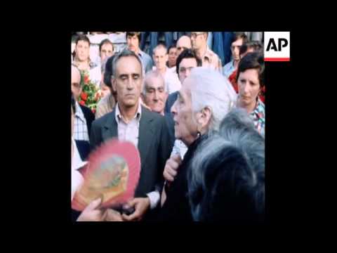 SYND 7 8 77 LA PASSIONARIA SPEAKS AT HER FORMER HUSBAND'S FUNERAL IN BILBAO