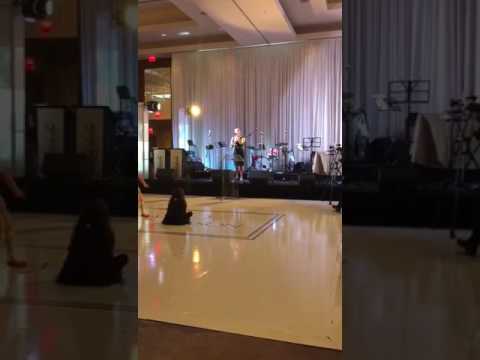 Limore sings at Kyra & Jasons' wedding