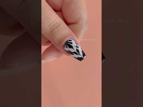 Easy Nail Art Design💅🏻 #nailart #naildesign #shorts