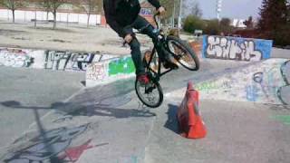 180 plot rouge trop bo