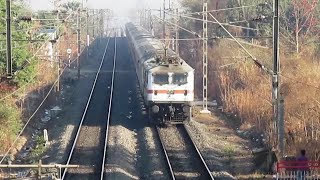 preview picture of video 'Rush hour traffic: August Kranti Rajdhani.'
