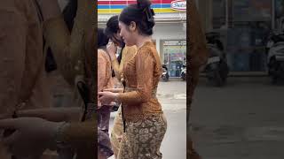 Download lagu Gold kebaya walking the street #shorts #kebaya #indonesia #bali #traditional mp3 Download lagu Gold kebaya walking the street #shorts #kebaya #indonesia #bali #traditional mp3