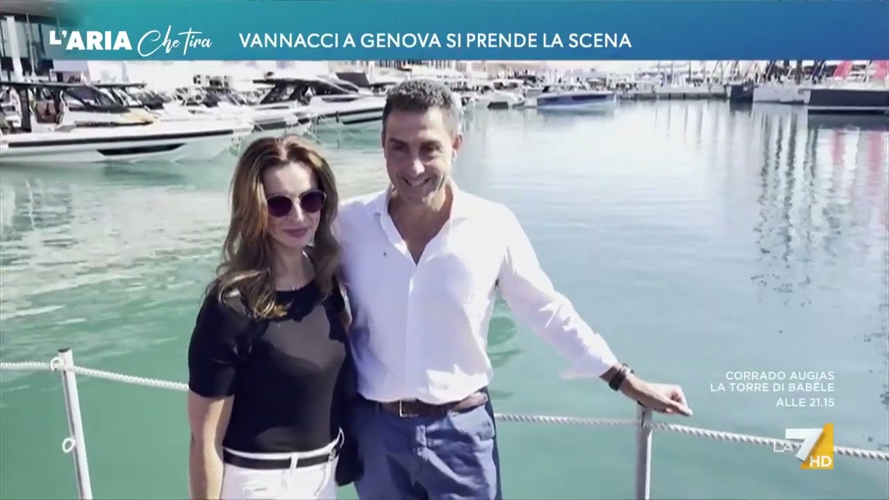 Vannacci a Genova si prende la scena