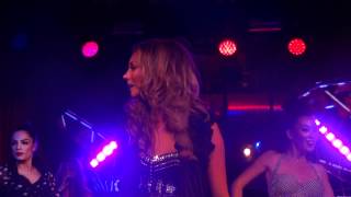 Ricki-Lee Love Is All Around/Wanna Dance with Somebody live @ Beresford