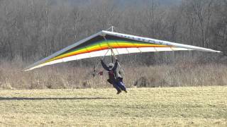 preview picture of video 'Hang glider landing Ellenville 4/6/2013 (#1)'