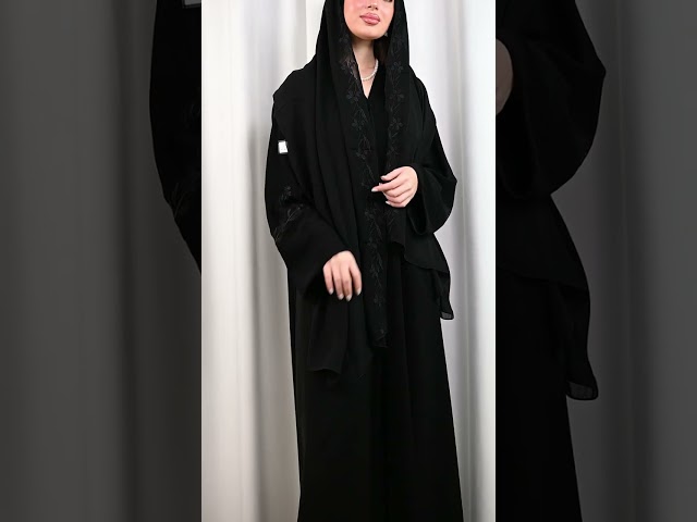 عباية ملكي بتطريز أسود
