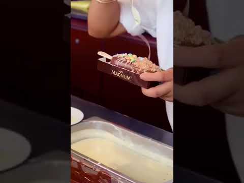 Não ande, corra para uma Magnum Pleasure Store 🍦✨ #MagnumIceCream #Venice #IceCream