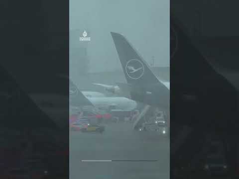Lufthansa employees injured after Boeing 787 collapses in Frankfurt | AJ #shorts