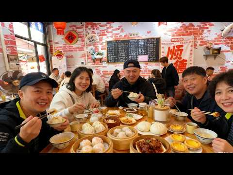 中國廣東尋味順德！20分鍾解鎖地道順德菜全味盛宴，從魚餅、鮮醇雙皮奶到焦香雞，每一口都是順德人刻在骨子裡的鮮醇本味，解鎖水鄉美食的匠心祕訣，沉浸式感受粵菜發源地的舌尖浪漫，看完直接種草順德美食清單！