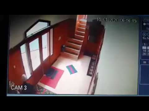 Detik detik Pelaku Maling Kotak Amal Di Mesjid Al Mubarokah Cihideung Terekam CCTV