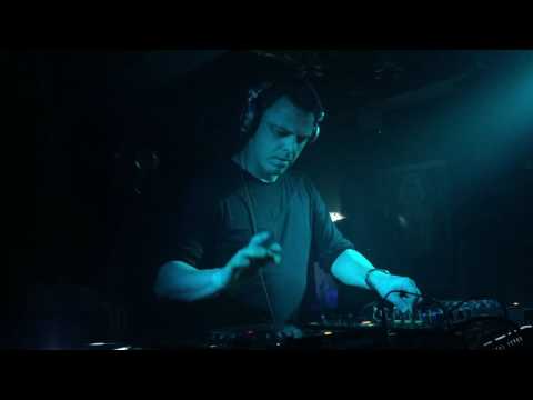 Markus Schulz playing "Mr. Pit - Catch Me" // Four Runners Club 25.05.2016