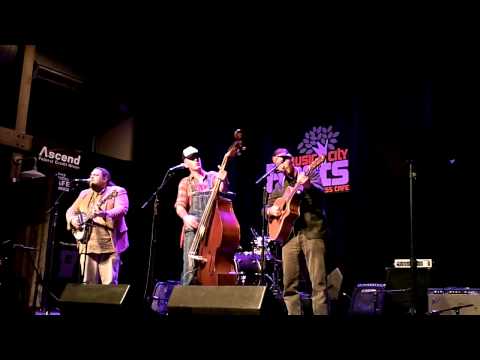 Howling Brothers - So Bad - Live At Music City Roots