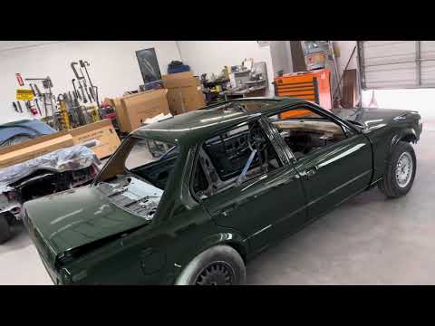 The Greenmaxhine BMW E30 Sedan by CAtuned