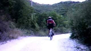 preview picture of video 'ARCEVIA 2008 uphill kerkje'