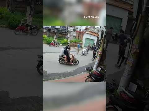 Đang xôn xao: Nhóm thanh niên lao xe tốc độ cao, cái kết cuối video gây bức xúc
