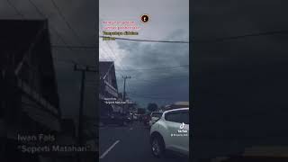 Download lagu Seperti Matahari (Iwan Fals - Lirik) #shorts mp3