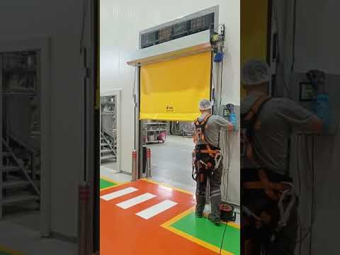  zipper self-repairing high-speed roll-up door designed for industrial environments requiring fast access, hygiene and uninterrupted workflow